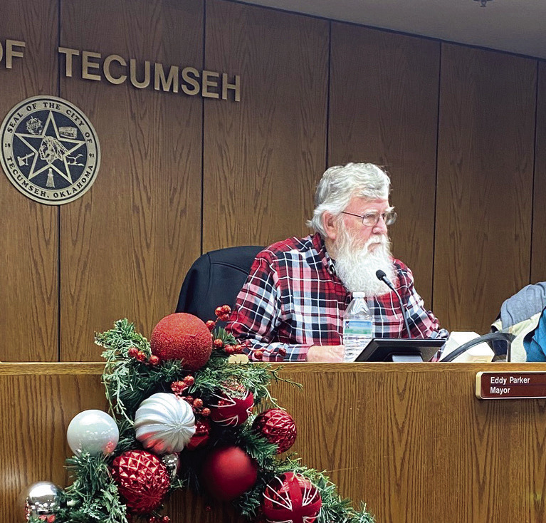 Mayor Eddy Parker listen to reports about the city. Julie Talton, Countywide &amp; Sun