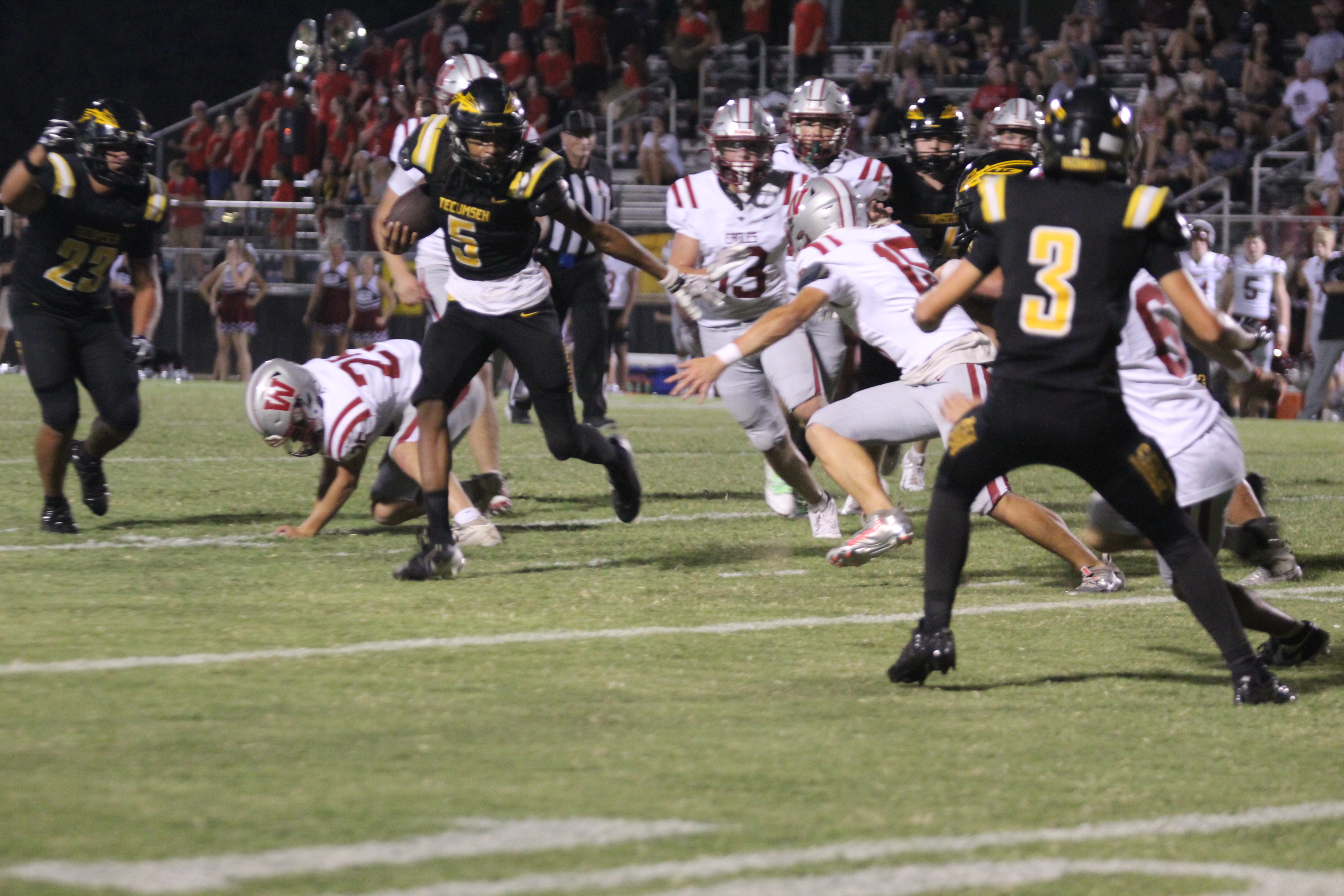 Senior Sylis Grayson dodges the defense in the Sept. 4 game. Natasha Dunagan, Countywide & Sun