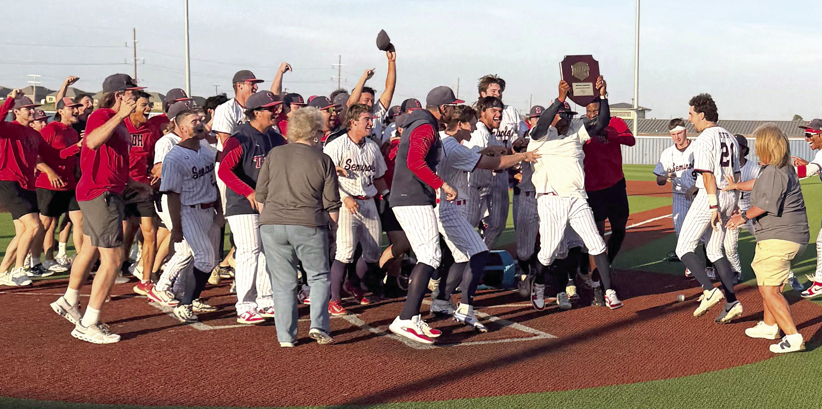 Seminole State College baseball is headed to nationals after two wins Thurs- day afternoon in the NJ - CAA South Central District Tournament. The Trojans defeated St. Charles Com - munity College of Missouri in back-to-back games (11-5 and 19-5) to secure a berth in the JUCO World Series. The tournament was held at the Brian Crawford Me morial Sports Complex in Seminole. The World Series will be held from May 2329, 2026 in Grand Junction, Colorado.