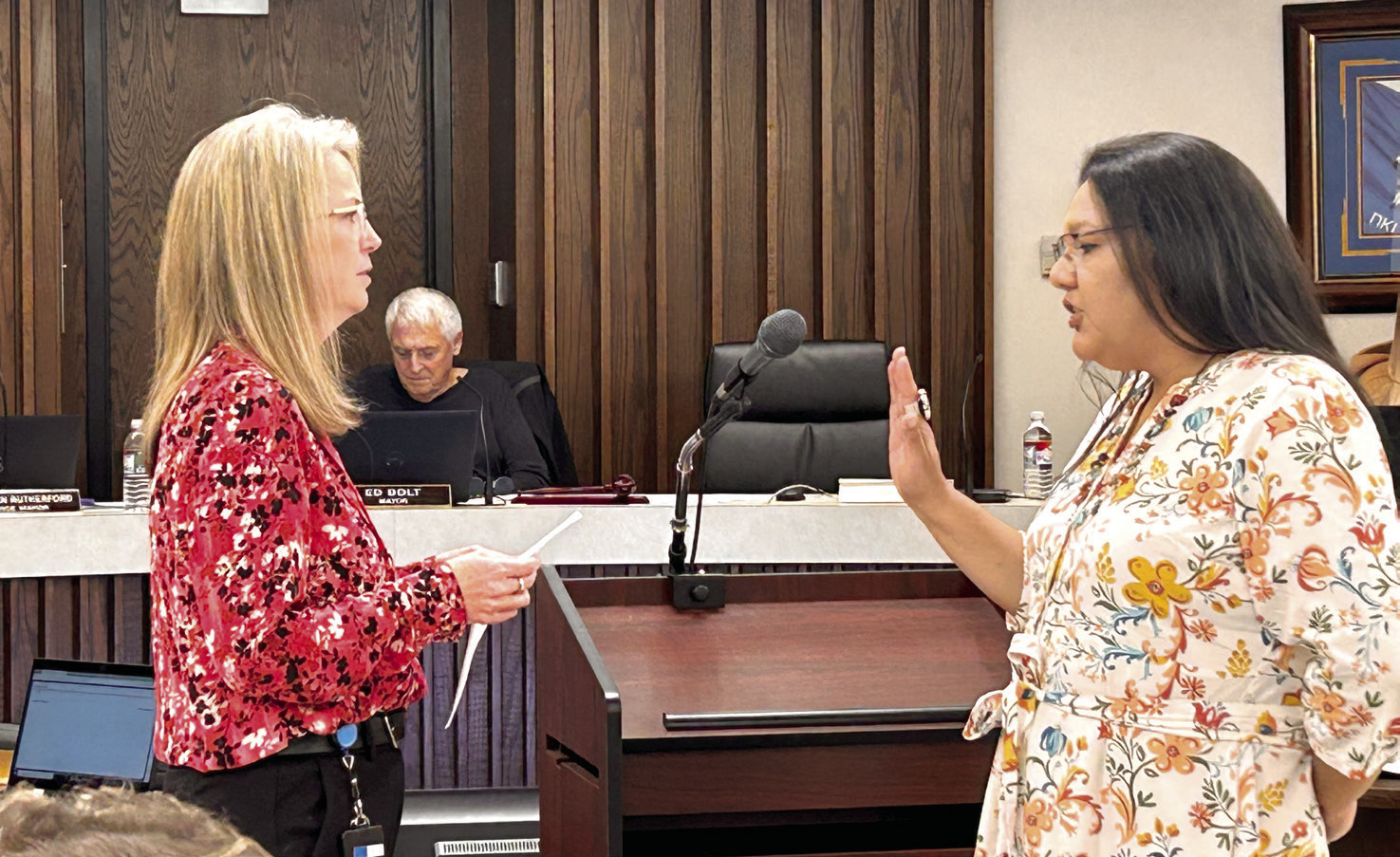 Shawnee City Clerk Lisa Lasyone (left) swears in newly appointed Ward 3 Commissioner Yannah Frazier Monday, Nov. 20. Countywide &amp; Sun/ Suzie Campbell