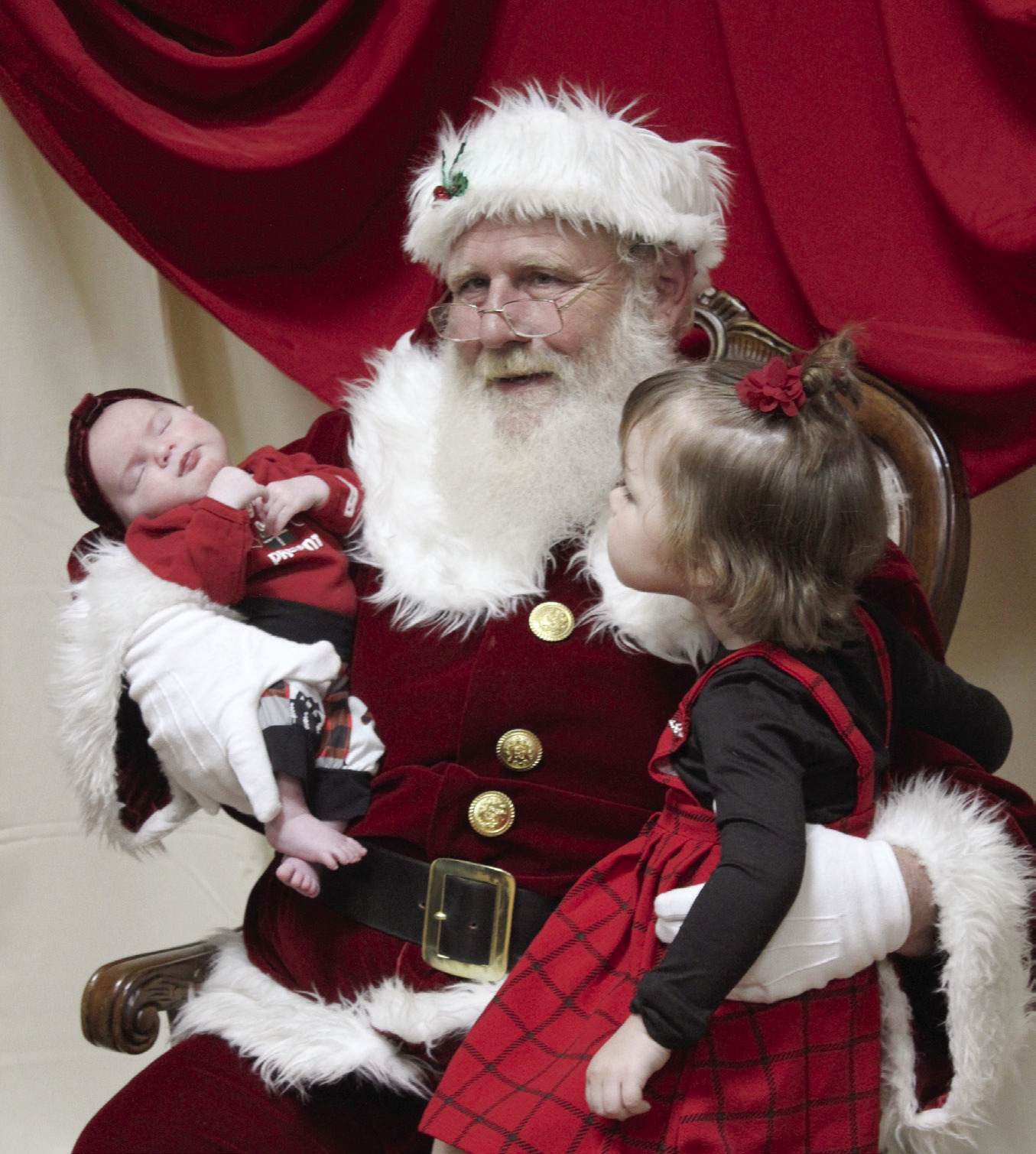Santa holds GwendoLynn Newhoff, one month, and KaMaya Napier, 3, both of Shawnee, during the Grinchmas Whoville event, held in the Tecumseh City Hall Auditorium on Nov. 30. Both “Selfies with Santa” and the Grinch photos were sponsored by the Tecumseh Pioneer Library. Countywide & Sun/Natasha Dunagan