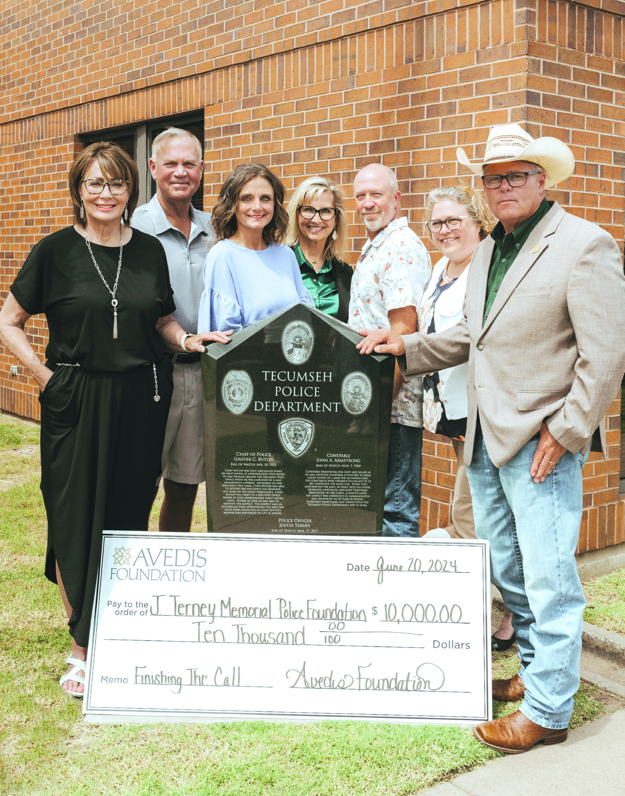 Avedis Awards $10,000 For Finish The Call Program