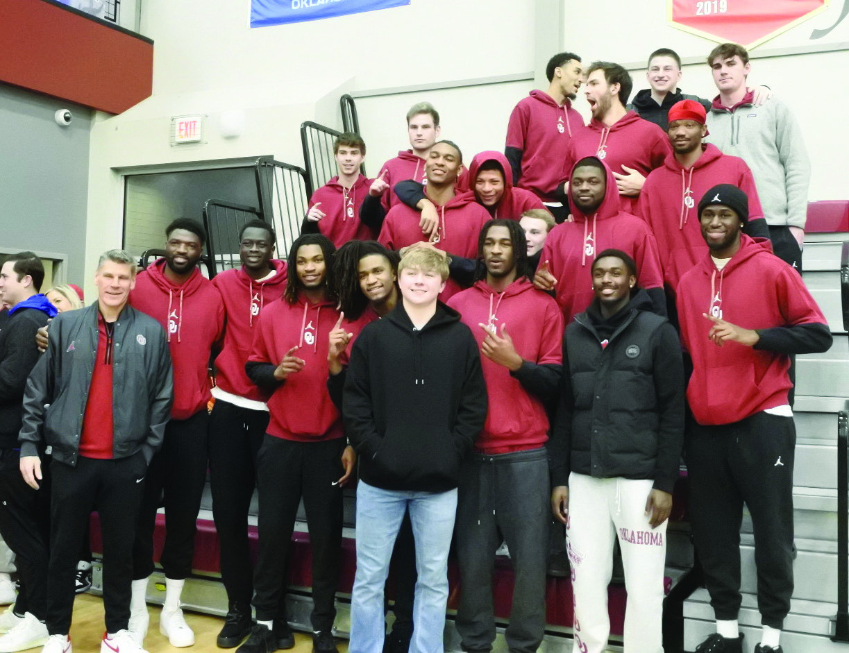 Dayton Forsythe (front, center, black jacket) is joined by OU Men’s Basketball Head Coach Porter Moser and members of the OU team, Saturday, Feb. 22. During halftime of the Dale districts game, Forsythe was honored with the retirement of his number. See the story and additional photos on page B1. Countywide & Sun/Suzie Campbell