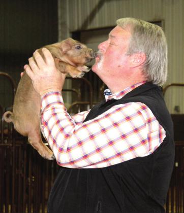 Randy Gilbert Wins United Way Kiss The Pig Fundraiser