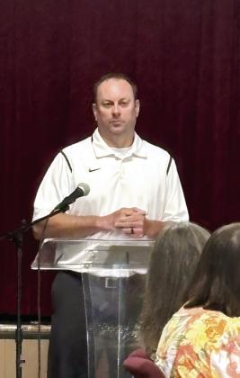 Earlsboro Superintendent, Ryan Friend welcomes Alumni back to Earlsboro.
