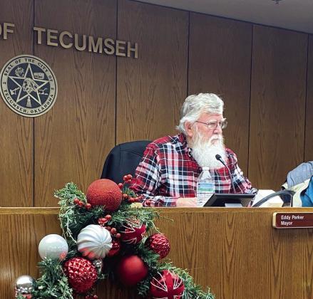 Mayor Eddy Parker listen to reports about the city. Julie Talton, Countywide &amp;amp; Sun