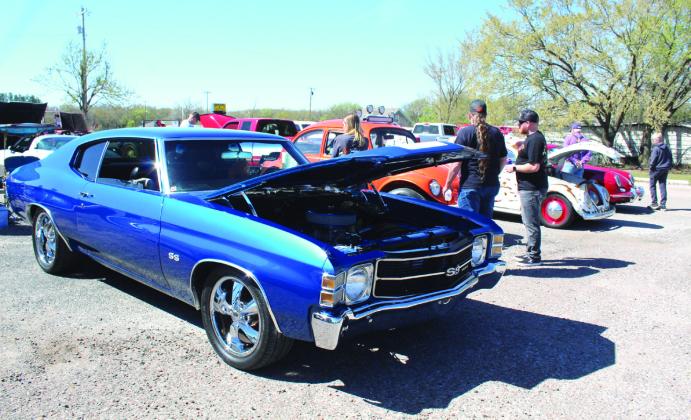 Vince and Nancy Flores won first place with this 1971 Chevy Chevelle SS in the Modified Cars, 1971-’99 division.