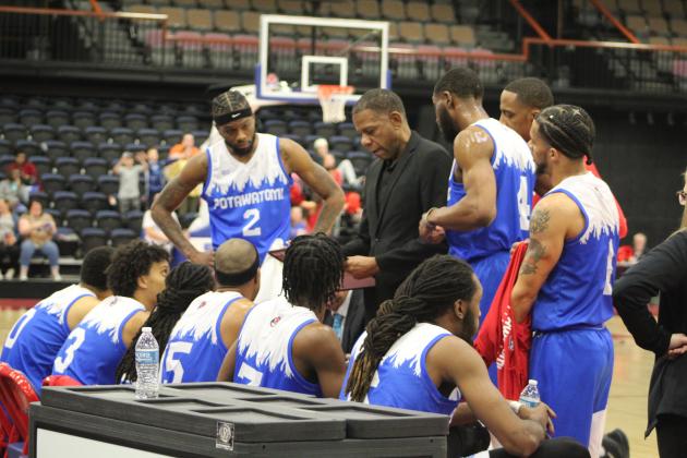 Coach Derrick Rowland
