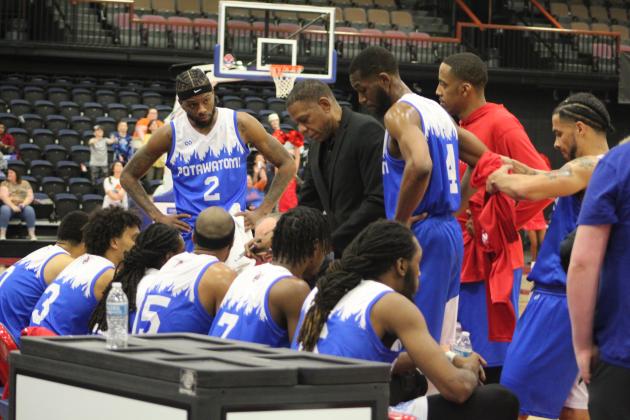 Coach Derrick Rowland