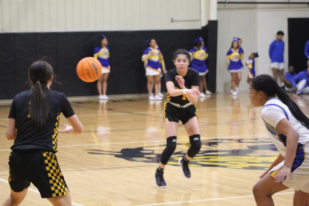 Serenity Jacoway passes to Kenzli Warden