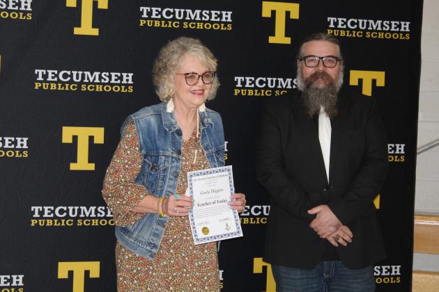 Thomas Ramey, of the Masonic Fraternity of Oklahoma, presented Gayla Higgins with the Teacher of Today Award.