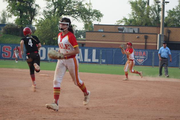 Dale Lady Pirates Are Class 4A Slow-Pitch Runners-Up