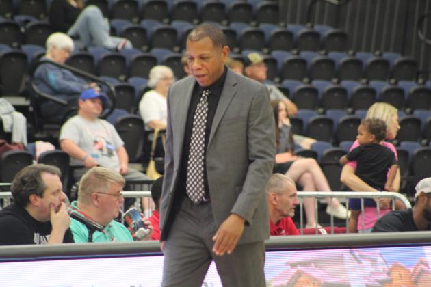 Coach Derrick Rowland