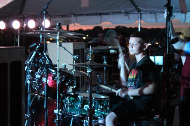 Next Halen performs.
