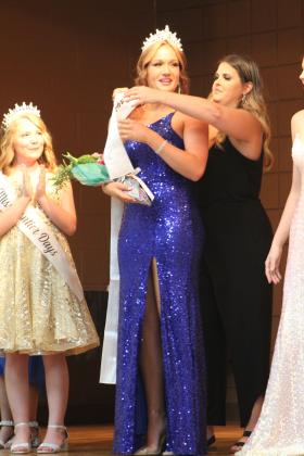 Crowning Miss Frontier Days Sadie Boatman