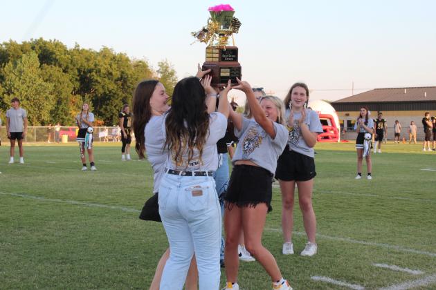 The Seniors win the Gold Crush Award, presented by Cadence Oliver.