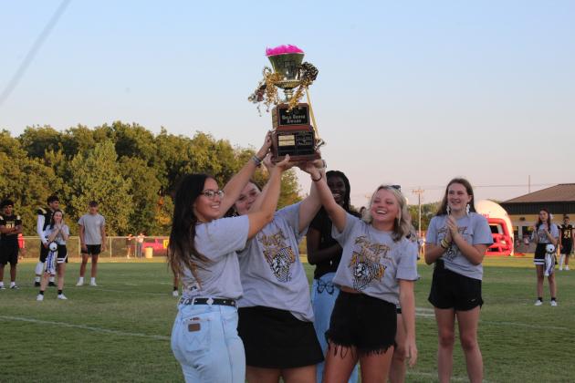 The Seniors win the Gold Crush Award, presented by Cadence Oliver.