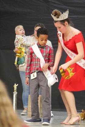 Miss &amp; Mr. Christmas Pageant