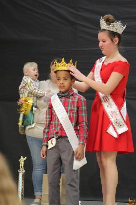 Miss &amp; Mr. Christmas Pageant