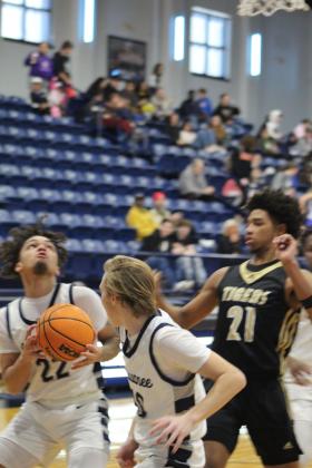 Shawnee Wolves vs. Broken Arrow Tigers