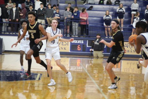 Shawnee Wolves vs. Broken Arrow Tigers