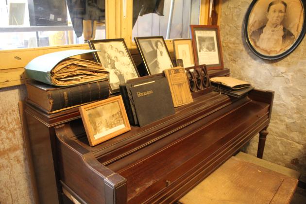 Dickson Piano