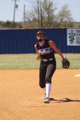 Dale Lady Pirates Host Softball Festival