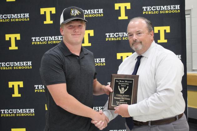 Jeff Thompson, of KIRC Radio, presents the Jim Brown Memorial Sportsmanship Award to Conner Murray.