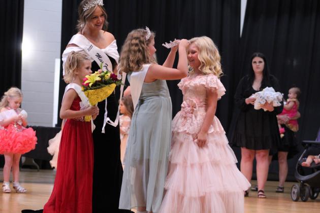 2022 Junior Miss Frontier Days Callie Jane Hart crowns 2023 Little Miss Frontier Days Kaydence Crothers, age 9, during the Frontier Days Pageant, held at the W.P. Wood Alumni Center on Sept. 24. There were 12 contestants in the Little Miss division, ages 7-11, and Abigail Elliott, also 9, was named Runner-Up. Also shown are 2022 Tot Miss Frontier Days Mae McCullough, with flowers, and 2022 Miss Frontier Days Sadie Boatman, with sash. Countywide &amp; Sun/Natasha Dunagan