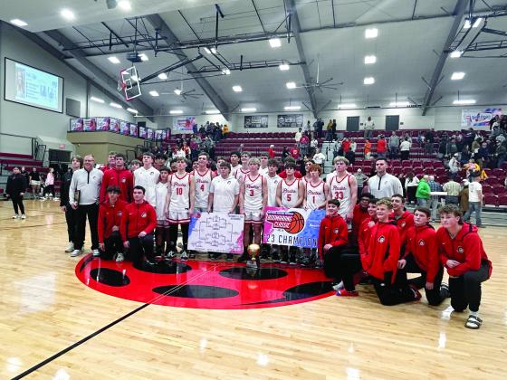 Dale Pirates pose with their trophy.