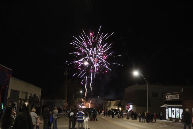 Shawnee Christmas Parade - Fireworks