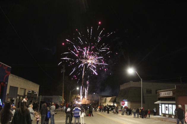 Shawnee Christmas Parade - Fireworks