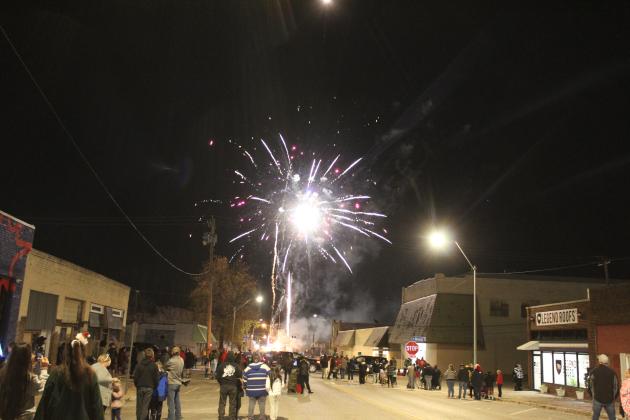 Shawnee Christmas Parade - Fireworks