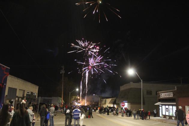 Shawnee Christmas Parade - Fireworks