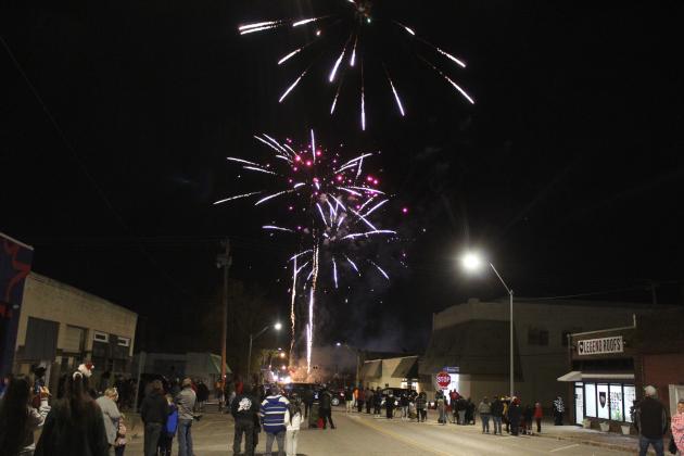 Shawnee Christmas Parade - Fireworks