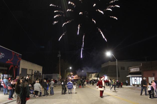 Shawnee Christmas Parade - Fireworks