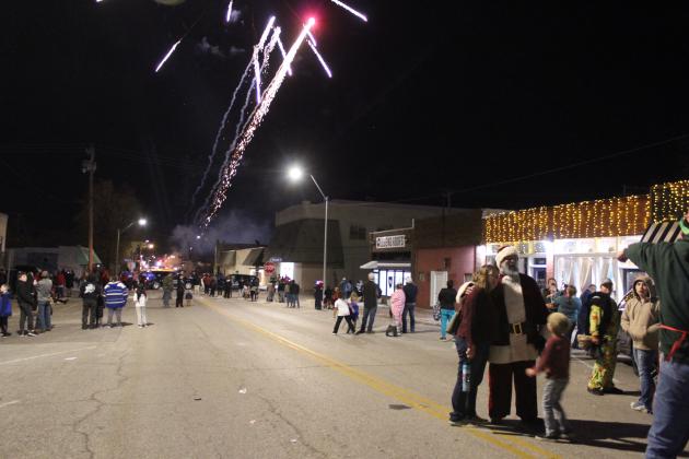 Shawnee Christmas Parade - Fireworks