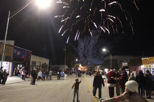 Shawnee Christmas Parade - Fireworks
