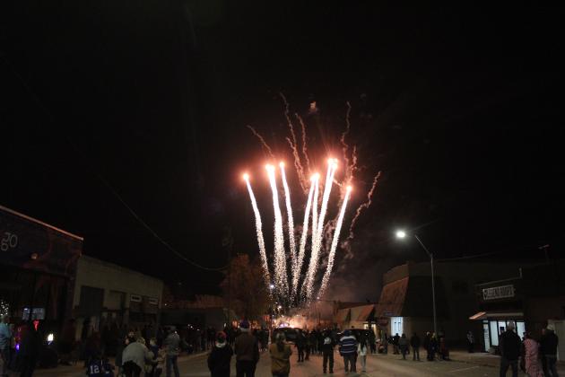 Shawnee Christmas Parade - Fireworks