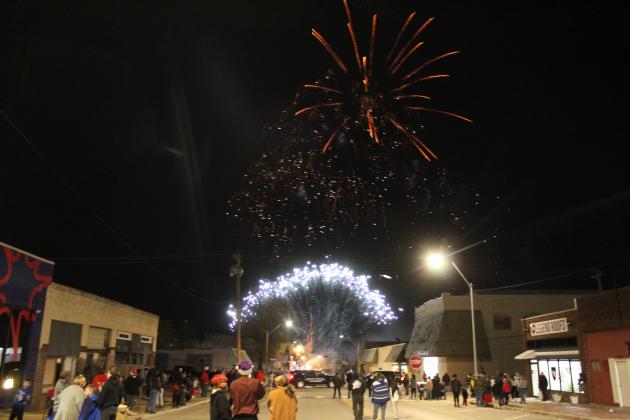 Shawnee Christmas Parade - Fireworks