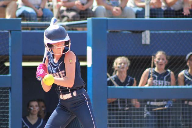 Freshman Mackenzie Thompson passes.