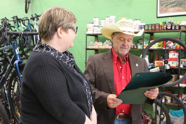 Oklahoma Representative Danny Sterling reads a citation of recognition in honor of Mary Carter, who was recently inducted into the Oklahoma Journalism Hall of Fame.