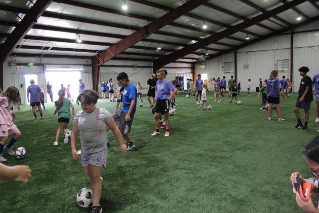 Two-time US Olympic Gold-medalist and U.S. Women’s Soccer Legend Lindsay Tarpley gives demonstration to a crowd of kids.