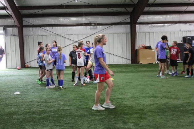 Two-time US Olympic Gold-medalist and U.S. Women’s Soccer Legend Lindsay Tarpley gives demonstration to a crowd of kids.