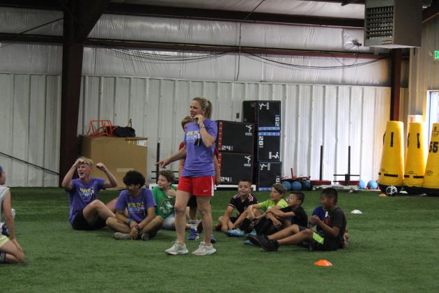 Two-time US Olympic Gold-medalist and U.S. Women’s Soccer Legend Lindsay Tarpley gives demonstration to a crowd of kids.