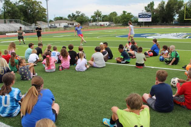 Two-time US Olympic Gold-medalist and U.S. Women’s Soccer Legend Lindsay Tarpley gives demonstration to a crowd of kids.