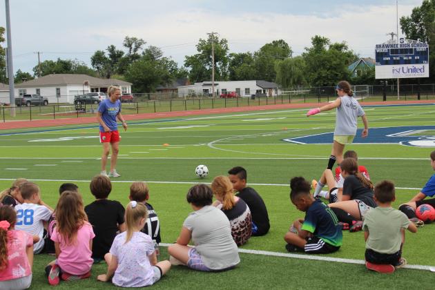 Two-time US Olympic Gold-medalist and U.S. Women’s Soccer Legend Lindsay Tarpley gives demonstration to a crowd of kids.