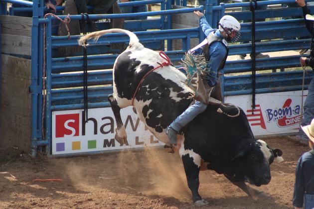 Macon Thomas, of Cuero, TX, has a good ride on the morning of July 11 and gets 87.5 points at the International Finals Youth Rodeo. The IFYR attracted more than 1,100 entries from 32 states and provinces, plus some from Australia and New Zealand. Countywide &amp; Sun/Natasha Dunagan
