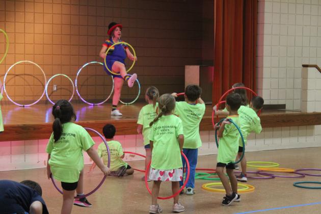 Inspyral Circus Performer at Tecumseh Library