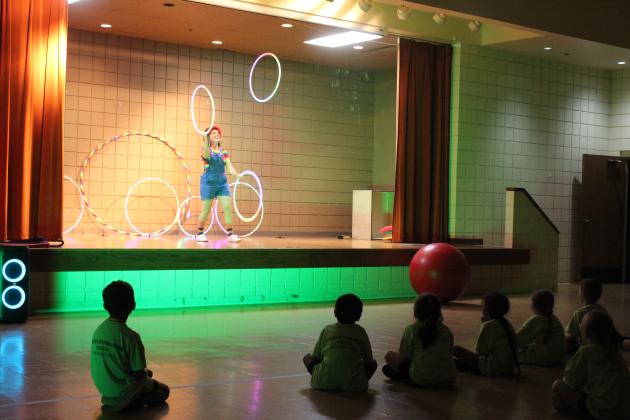 Inspyral Circus Performer at Tecumseh Library